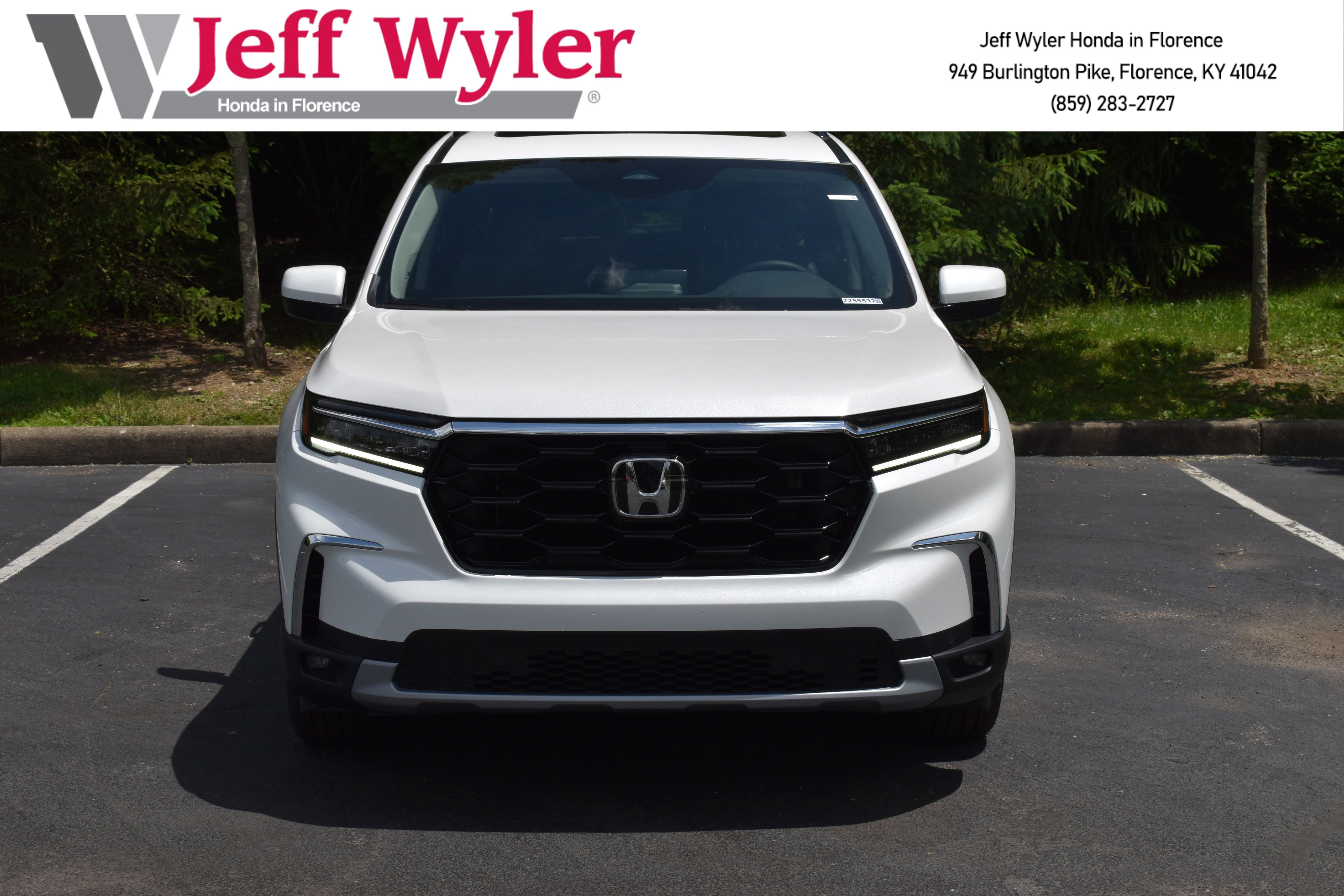 New 2025 Honda Pilot Touring image 2