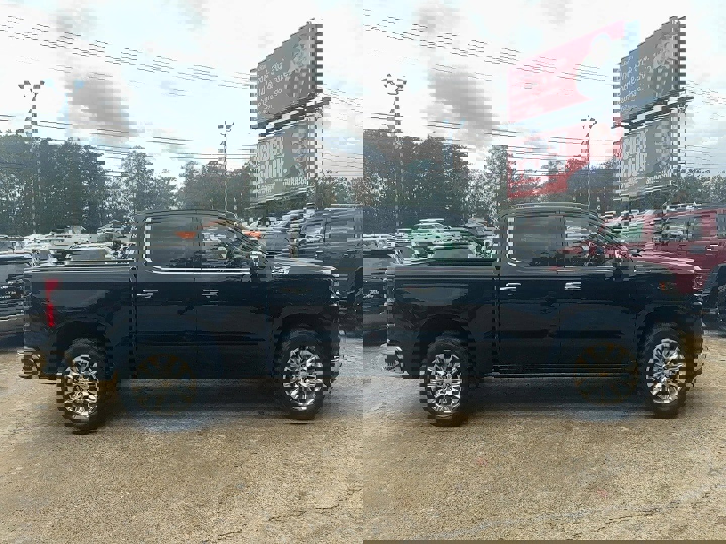 Used 2022 Chevrolet Silverado 1500 LTZ w/ Z71 Off-Road Package image 5