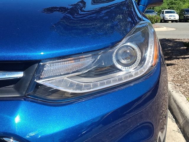 Used 2020 Chevrolet Trax LT w/ Sun & Sound Package AWD/4WD image 8