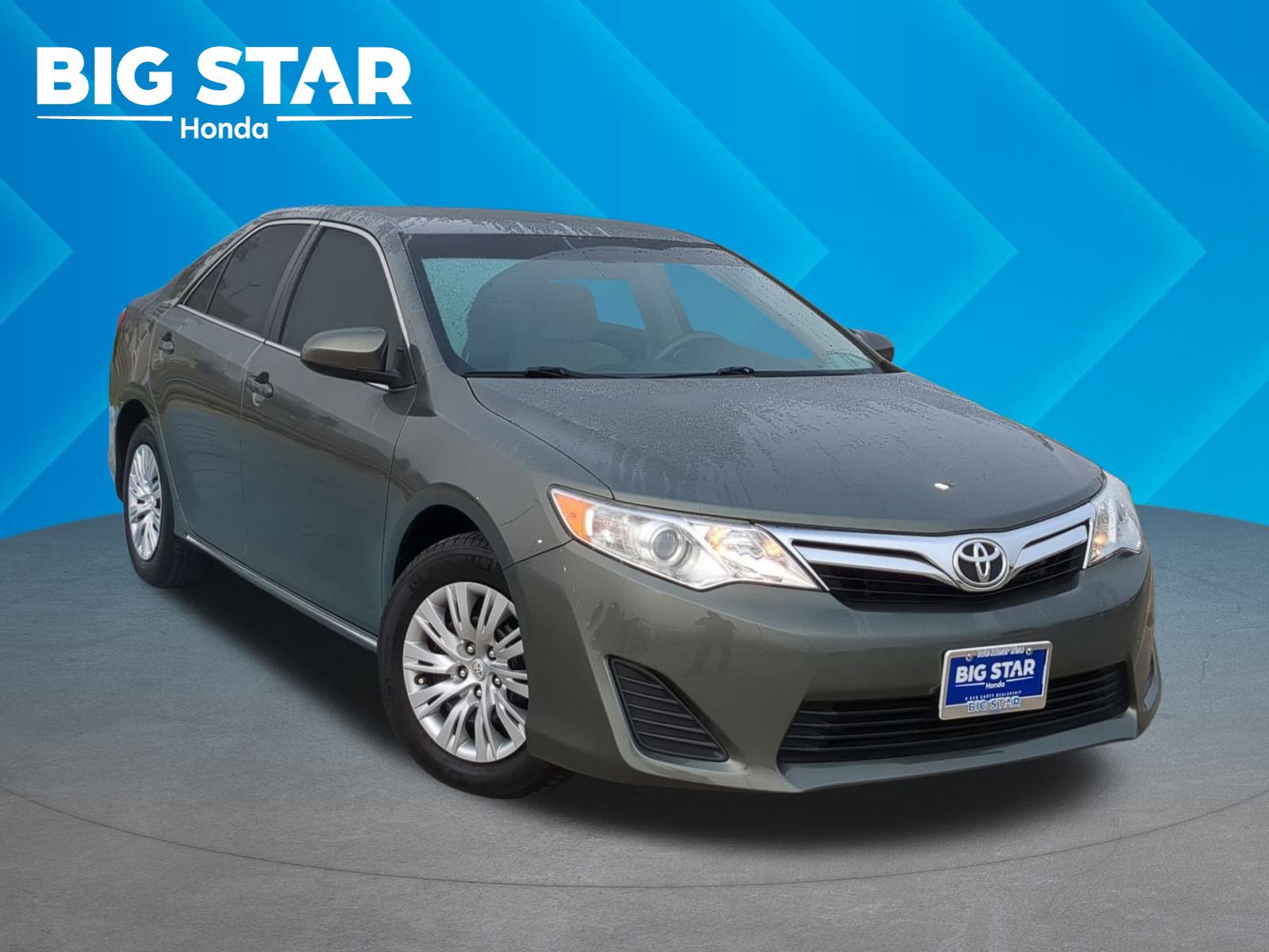Used 2013 Toyota Camry LE image 1