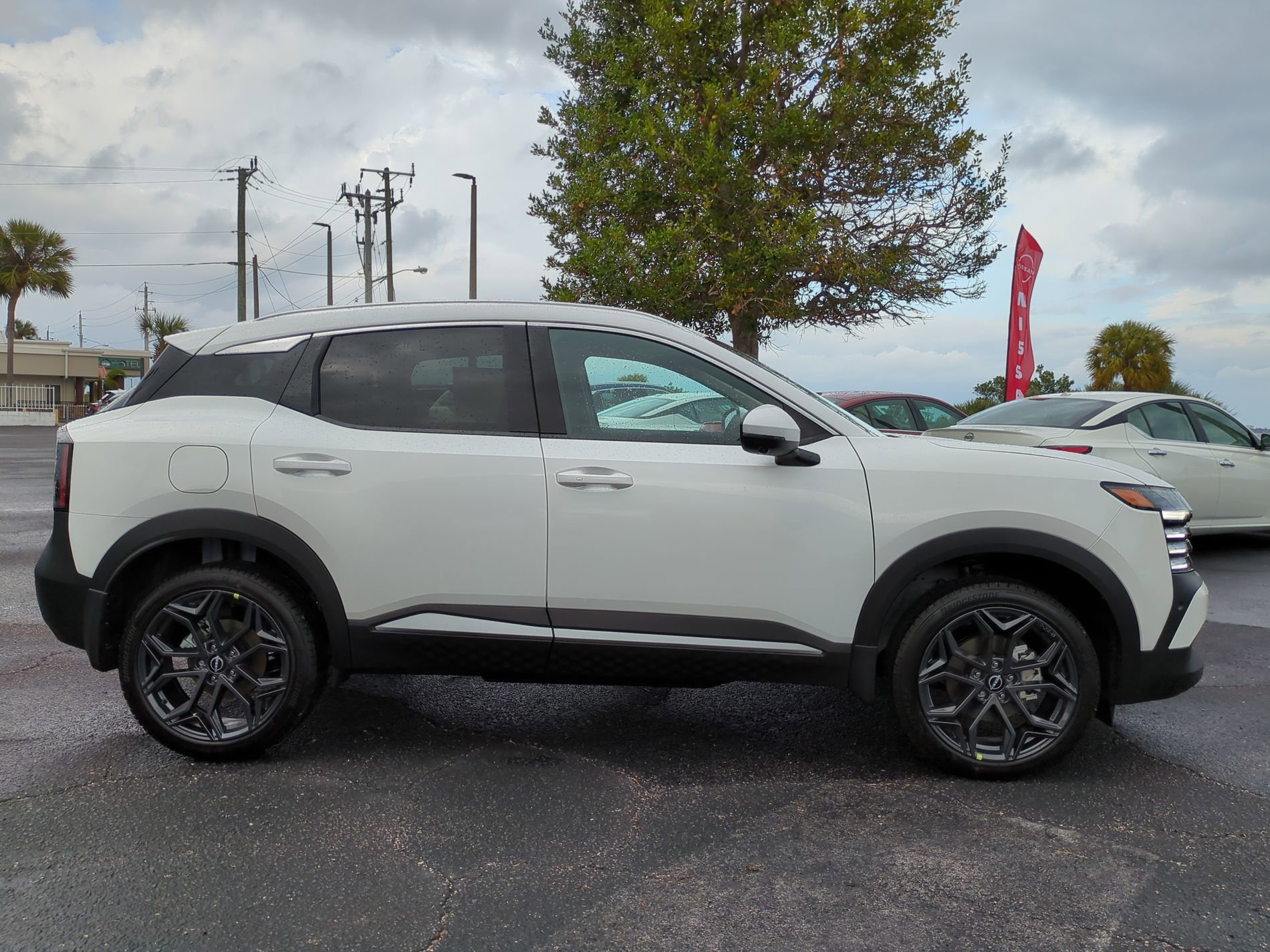 New 2026 Nissan Kicks SR FWD image 3