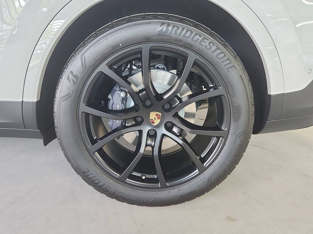 New 2026 Porsche Cayenne Coupe AWD/4WD image 10