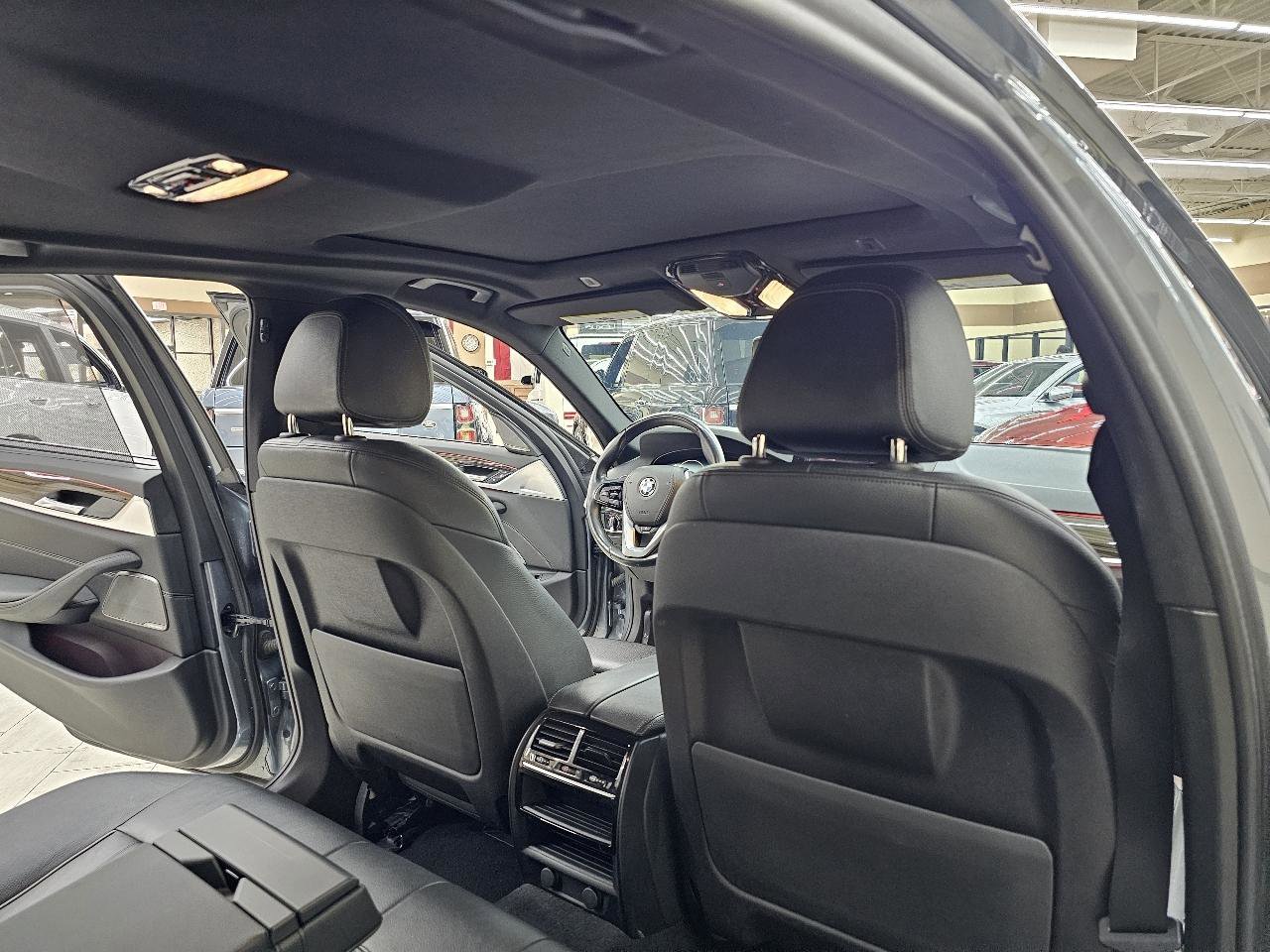 Used 2019 BMW 540i xDrive AWD/4WD image 26