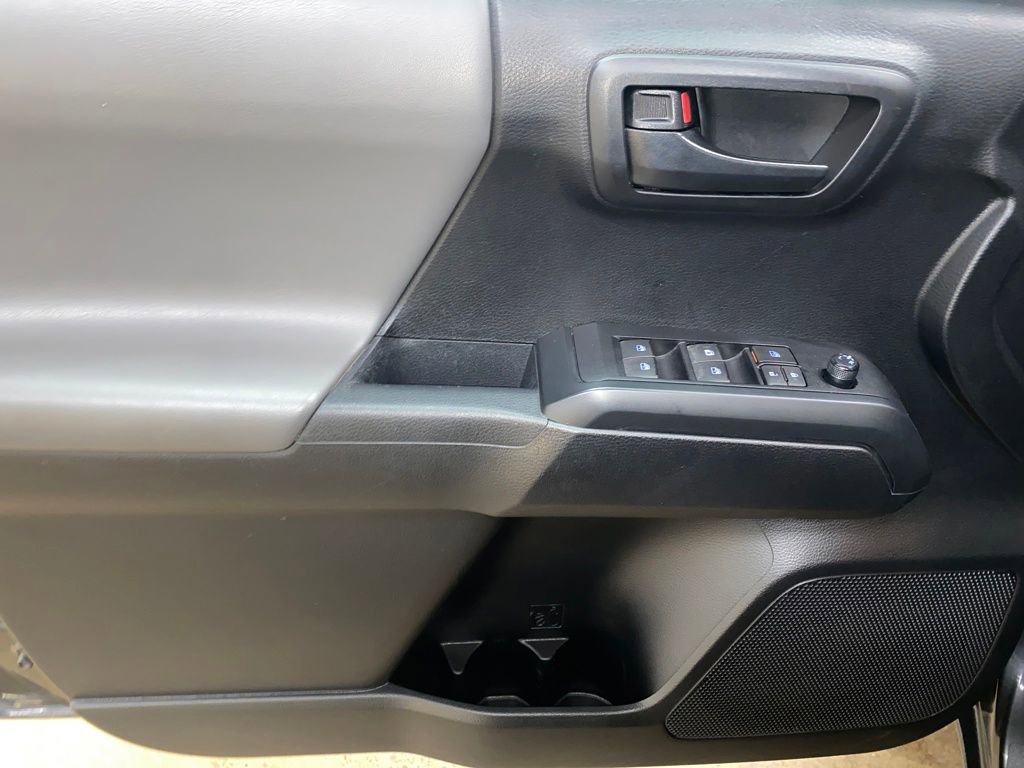 Used 2022 Toyota Tacoma SR image 31