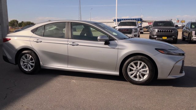Used 2026 Toyota Camry LE FWD image 3