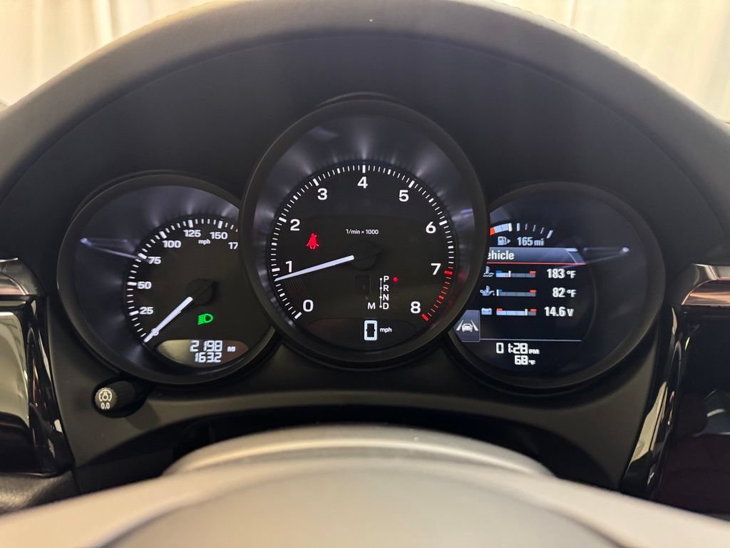 Certified 2025 Porsche Macan w/ Premium Package Plus AWD/4WD image 23