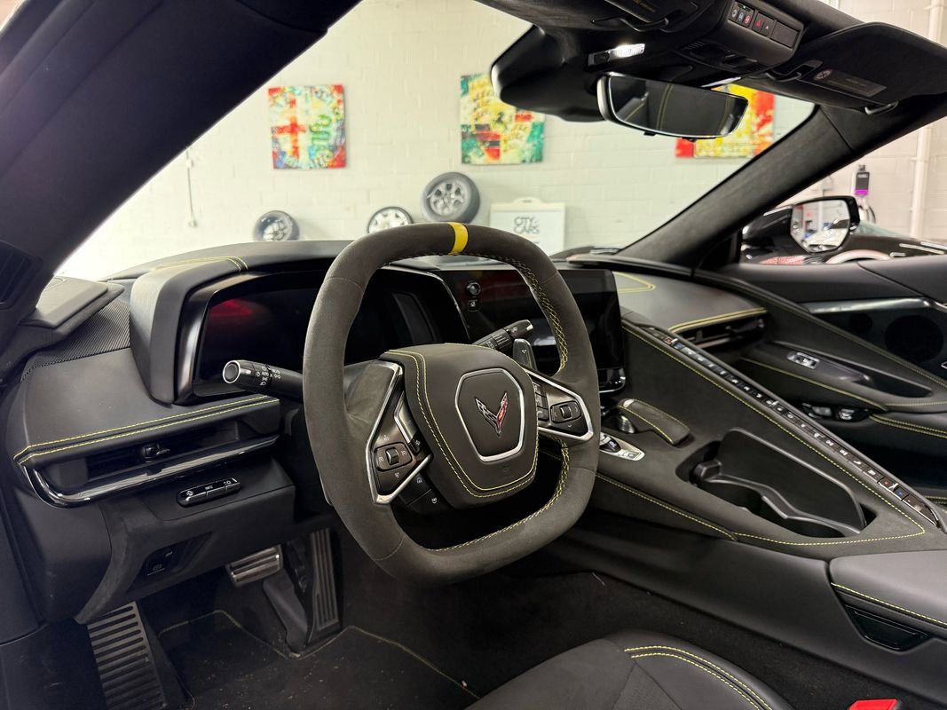 Used 2024 Chevrolet Corvette Stingray Premium Conv w/ Z51 Performance Package RWD image 11