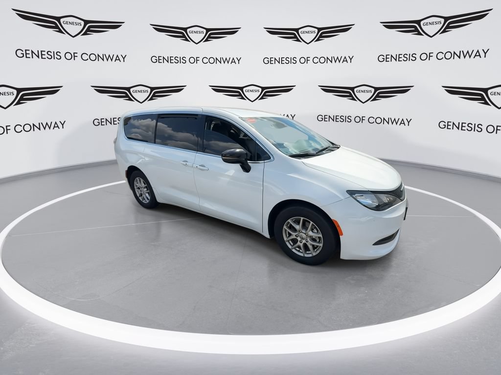 Used 2025 Chrysler Voyager LX FWD image 2