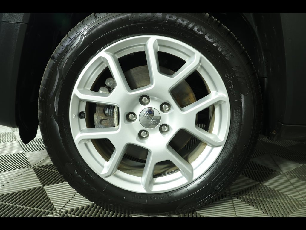 Used 2021 Jeep Renegade Latitude w/ Convenience Group image 24