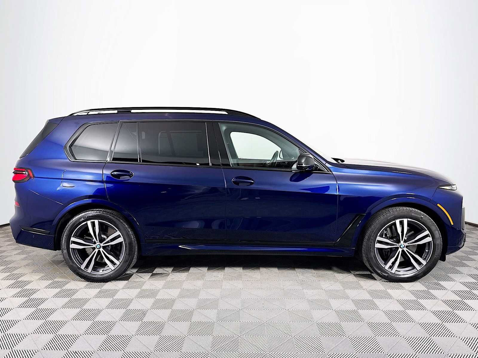 Used 2026 BMW X7 M60i AWD/4WD image 4