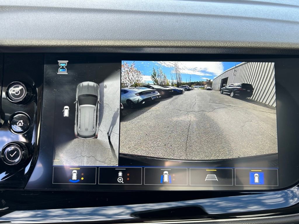 Used 2022 Buick Envision Avenir w/ Technology Package II image 21
