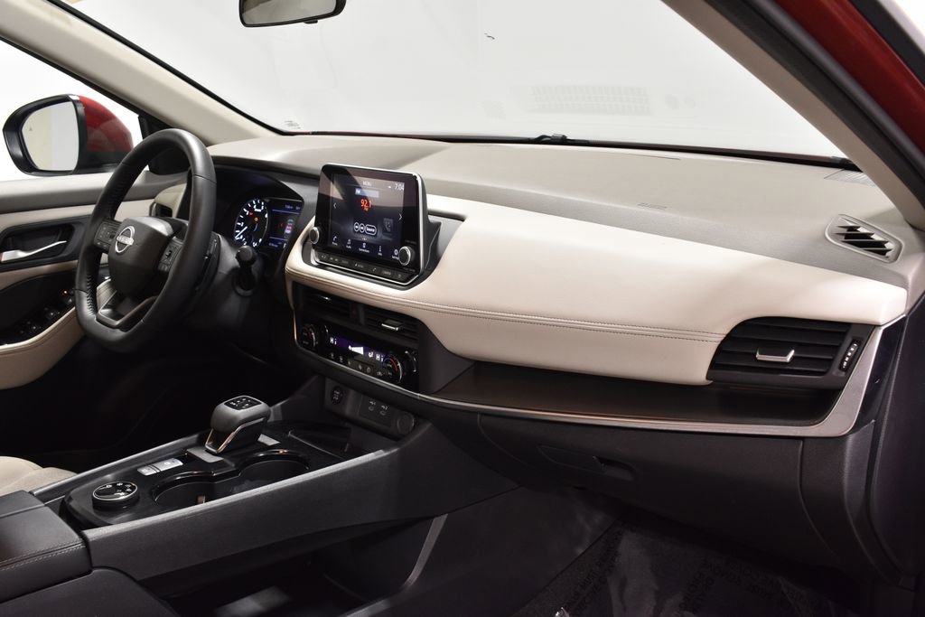 Used 2025 Nissan Rogue SV image 32