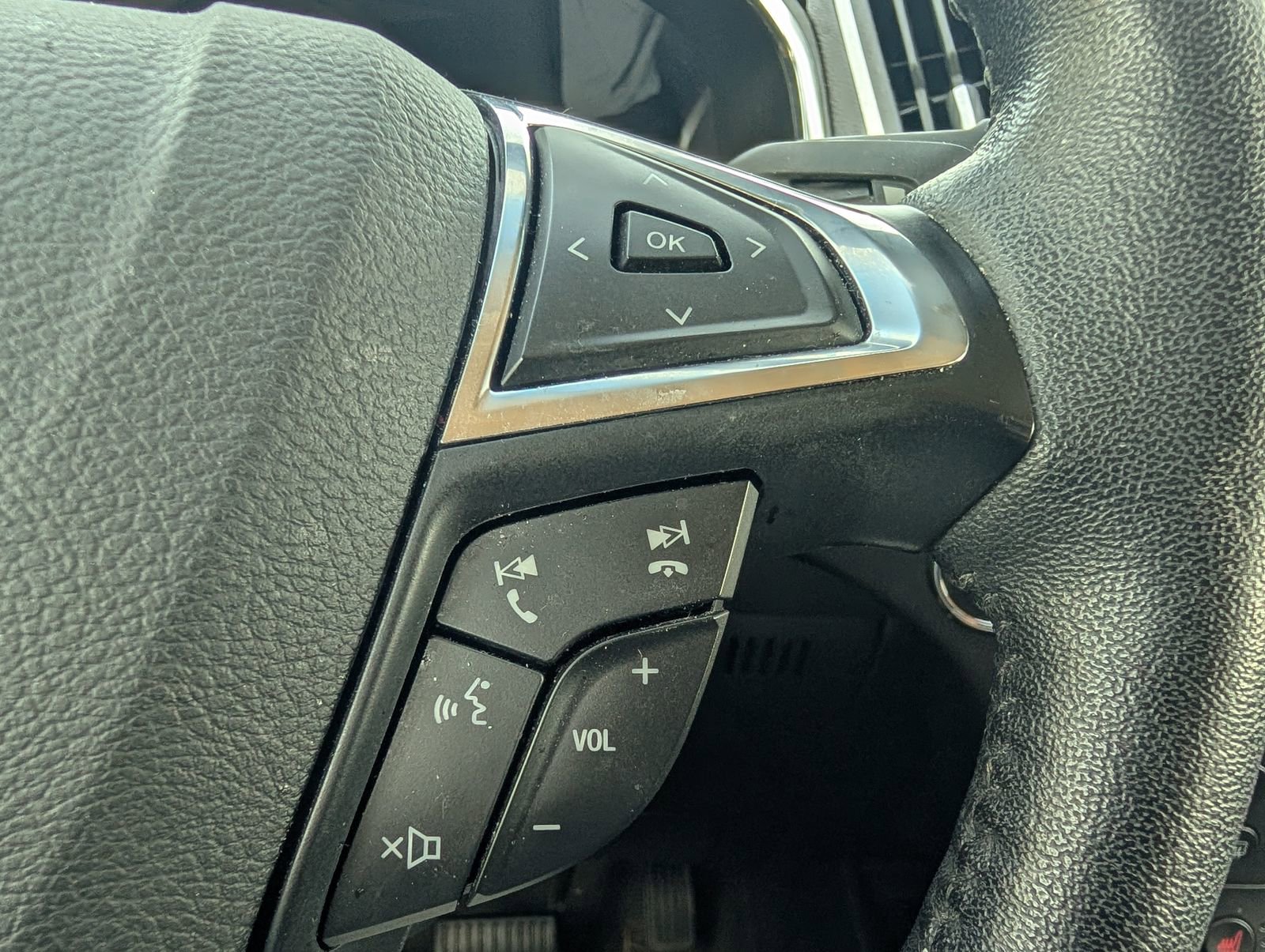 Used 2019 Ford Edge Titanium w/ Cold Weather Package image 15