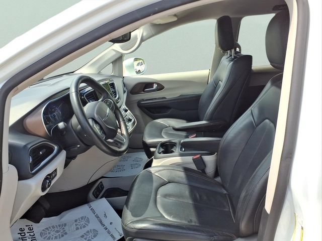 Used 2018 Chrysler Pacifica Touring-L Plus FWD image 14
