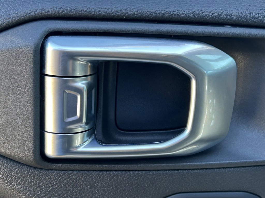 Used 2023 Jeep Wrangler Unlimited Sahara w/ Cold Weather Group image 31