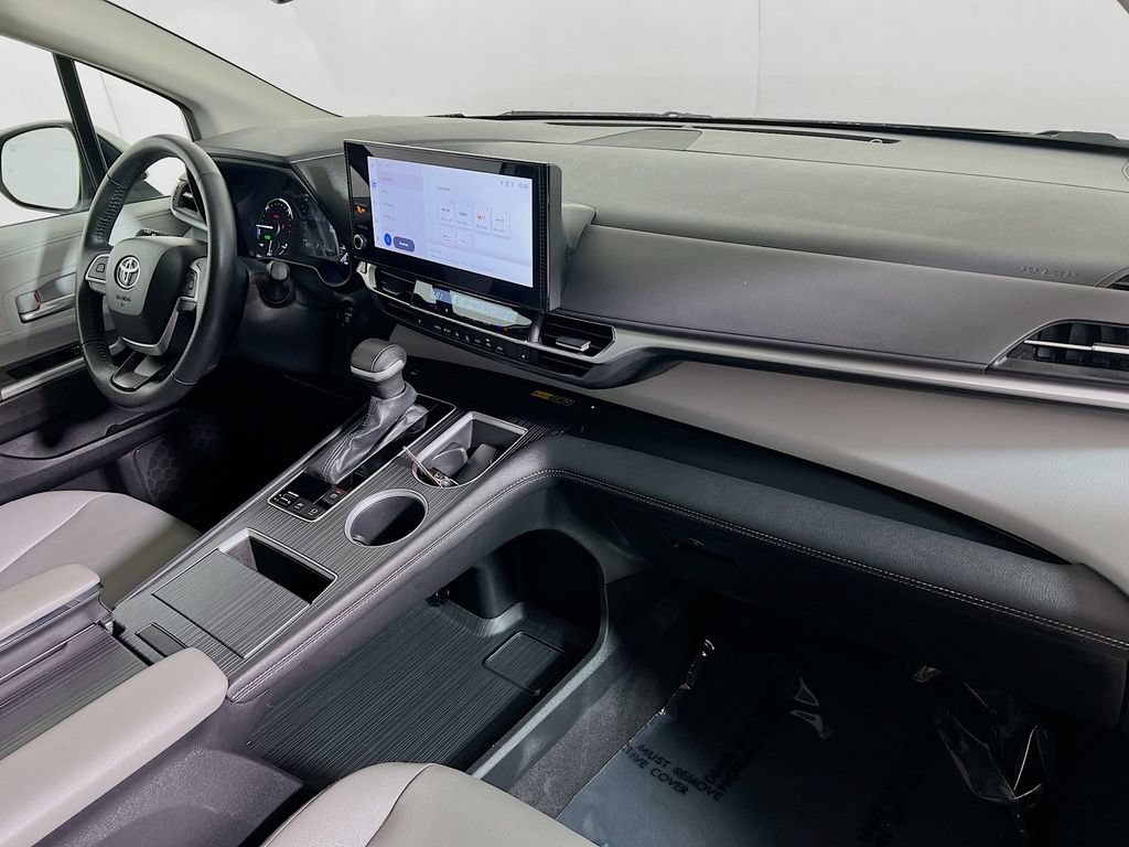 Certified 2025 Toyota Sienna XLE FWD image 27