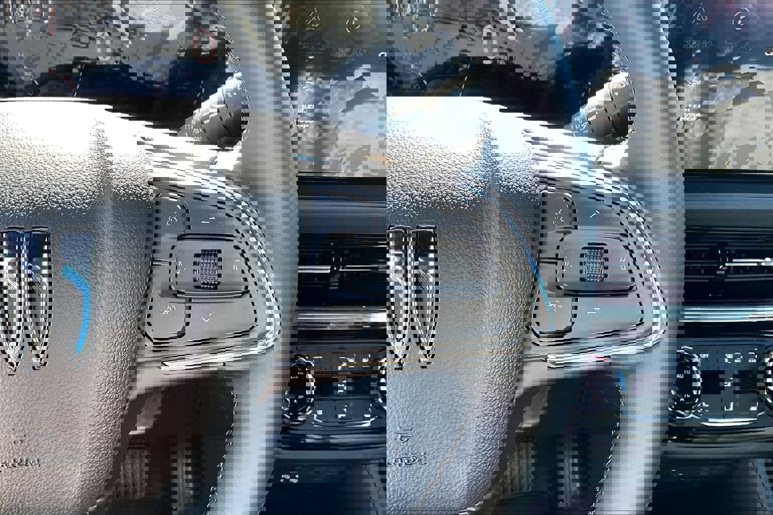 Used 2025 Buick Envista Sport Touring w/ Convenience I Package image 12