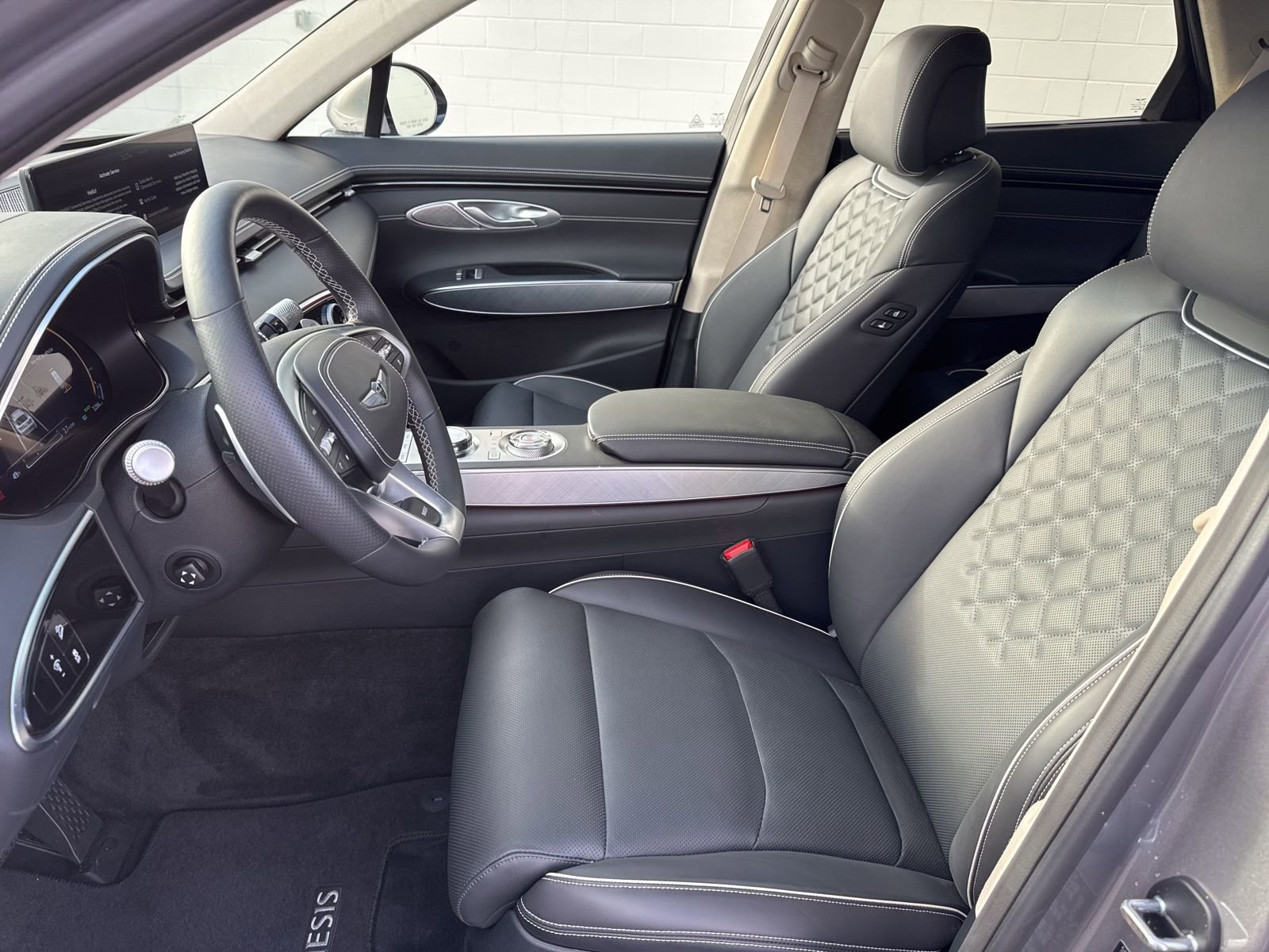 Used 2025 Genesis Electrified GV70 Advanced w/ Prestige Package image 23