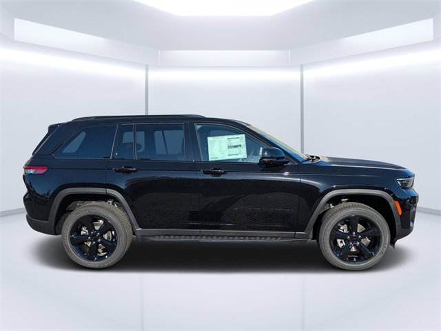 New 2025 Jeep Grand Cherokee Altitude image 2
