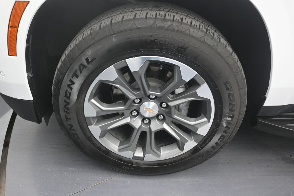 Used 2026 Chevrolet Suburban LT w/ Comfort Package RWD image 9