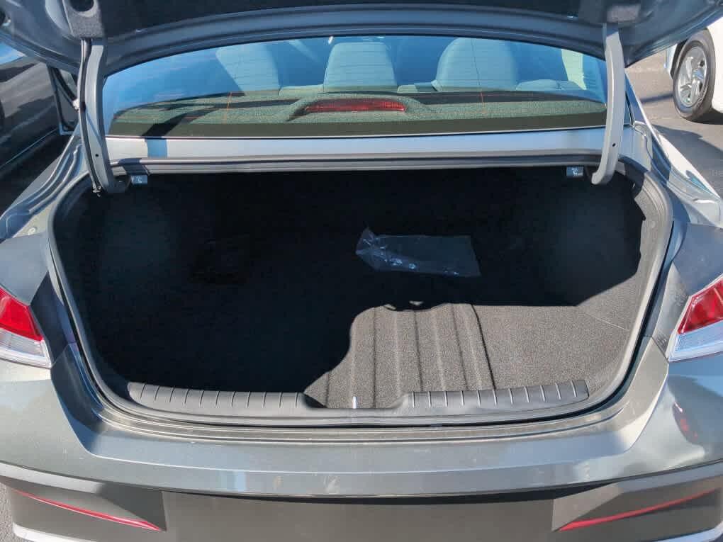 New 2026 Hyundai Elantra SE FWD image 18