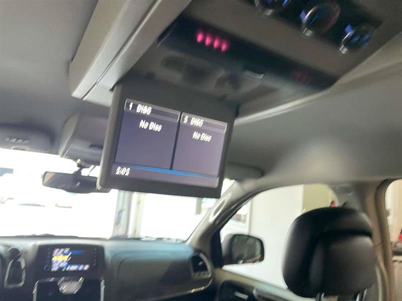 Used 2015 Chrysler Town & Country Touring-L w/ Driver Convenience Group FWD image 87