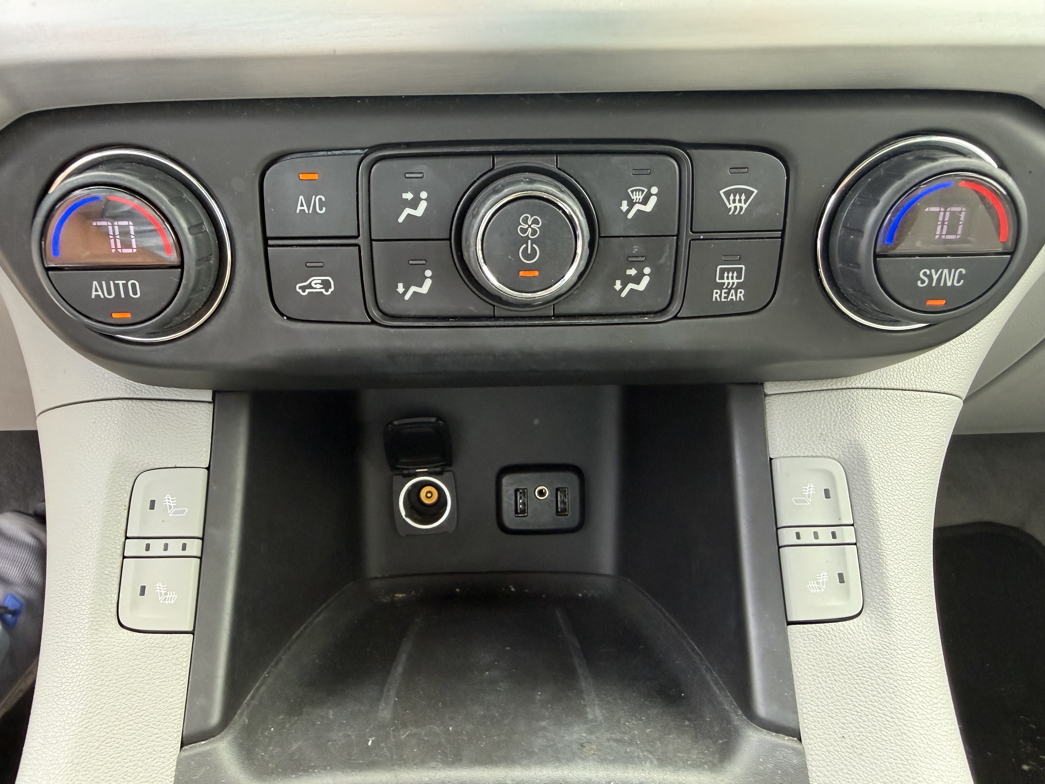 Used 2019 GMC Acadia SLE AWD/4WD image 18