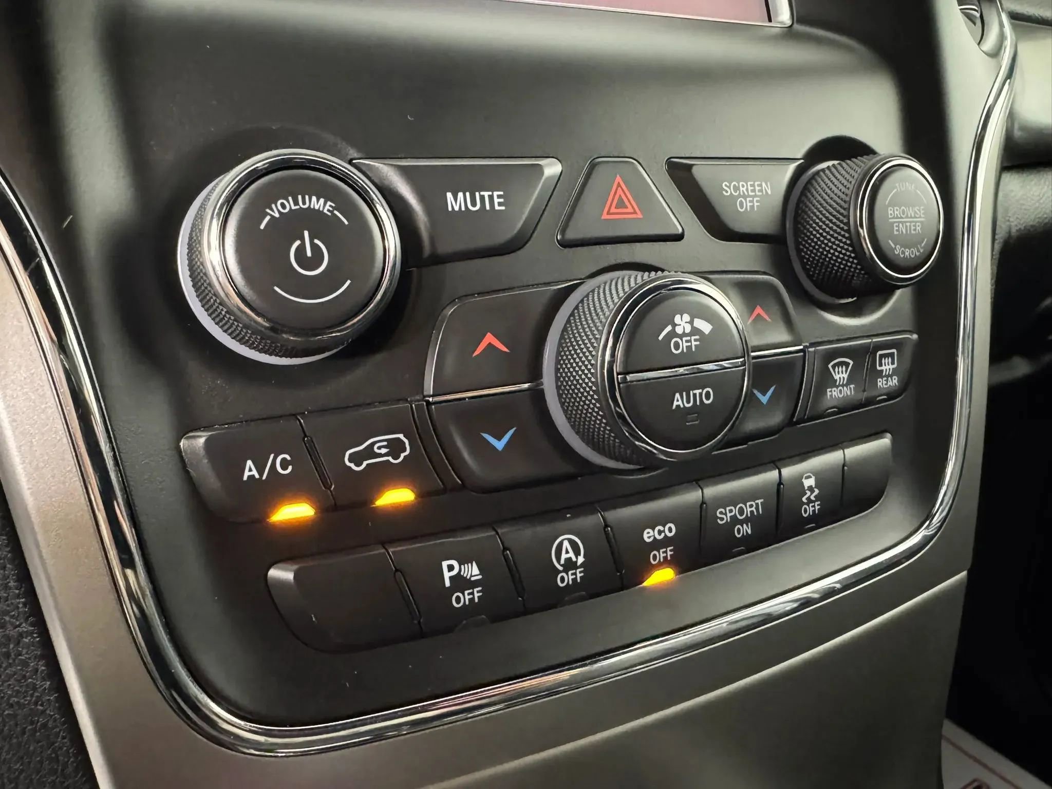 Used 2018 Jeep Grand Cherokee Laredo AWD/4WD image 20