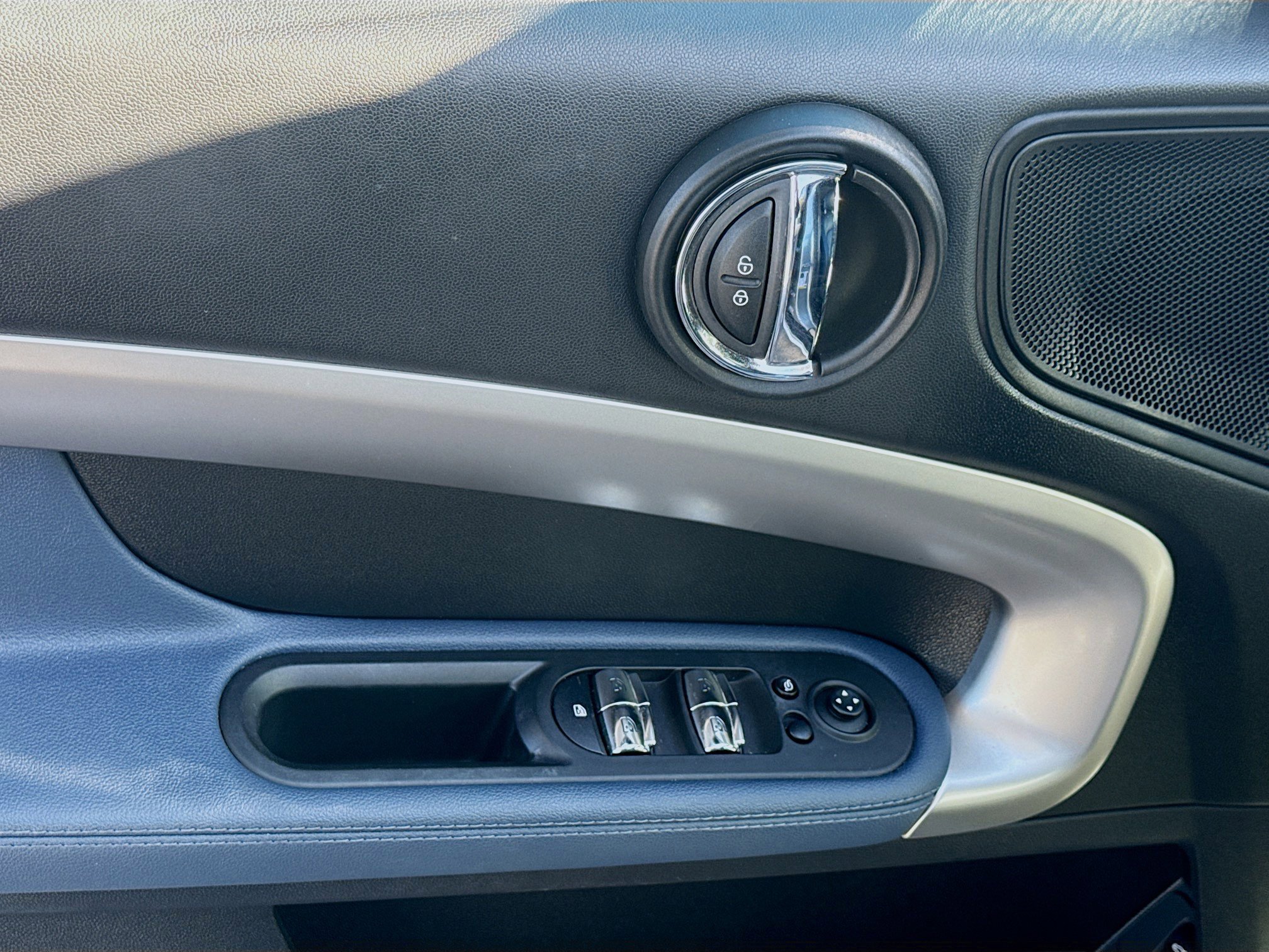 Used 2024 MINI Cooper Countryman S w/ Signature Upholstery Package image 17