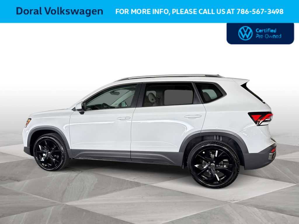 Used 2025 Volkswagen Taos SE FWD image 5