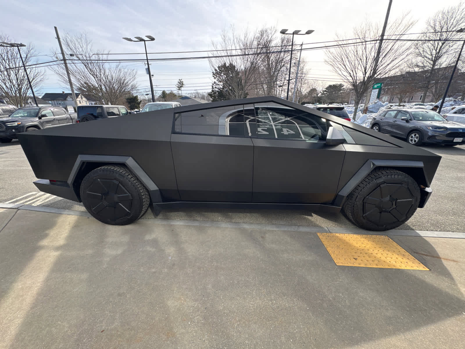 Used 2024 Tesla Cybertruck AWD Crew Cab image 7