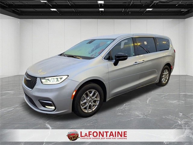 Used 2024 Chrysler Pacifica Touring-L image 1