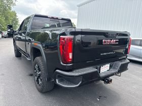 Used 2022 GMC Sierra 3500 Denali w/ Denali Black Diamond Edition AWD/4WD image 2