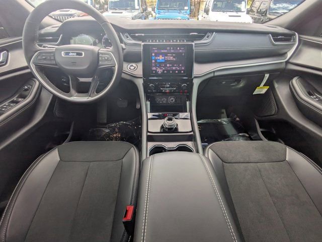 New 2025 Jeep Grand Cherokee Altitude image 13