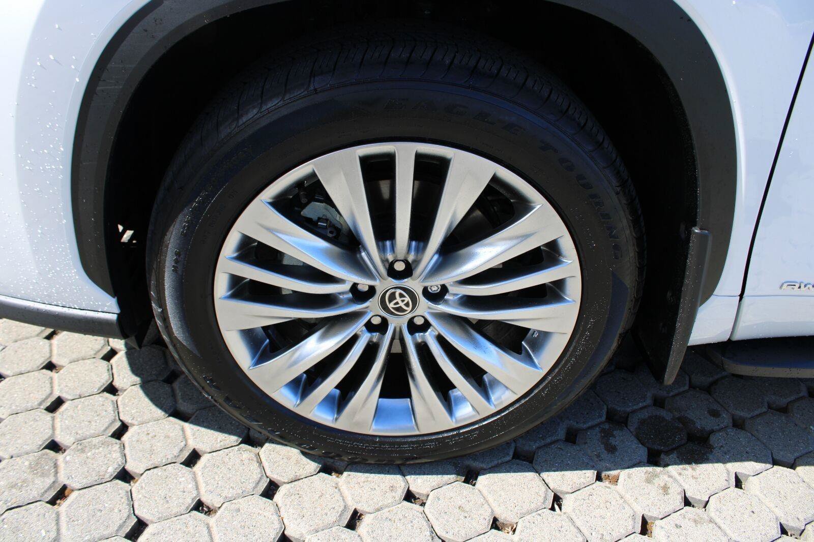 Used 2026 Toyota Highlander Platinum AWD/4WD image 12