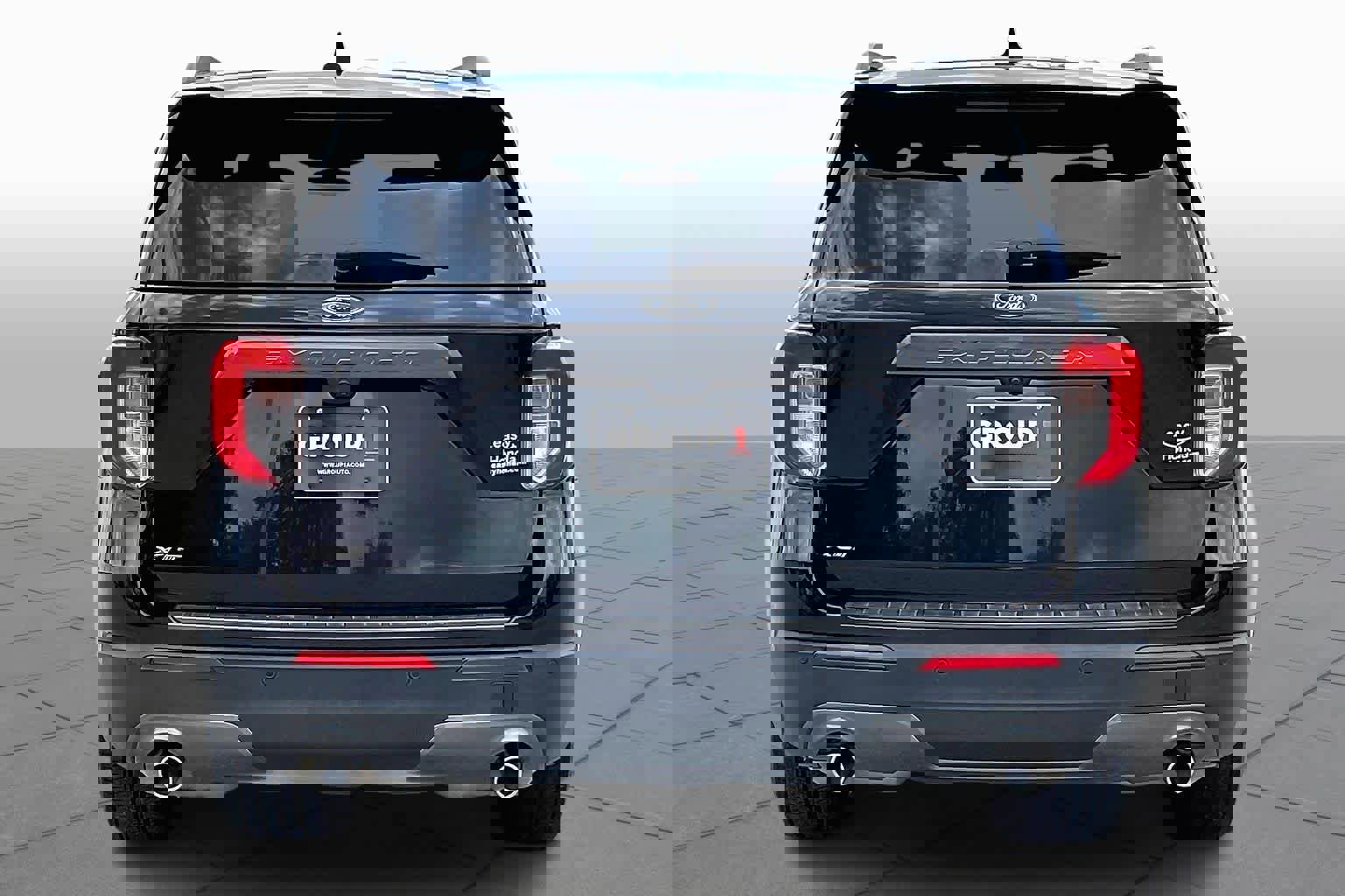 Used 2022 Ford Explorer XLT w/ Equipment Group 202A image 5