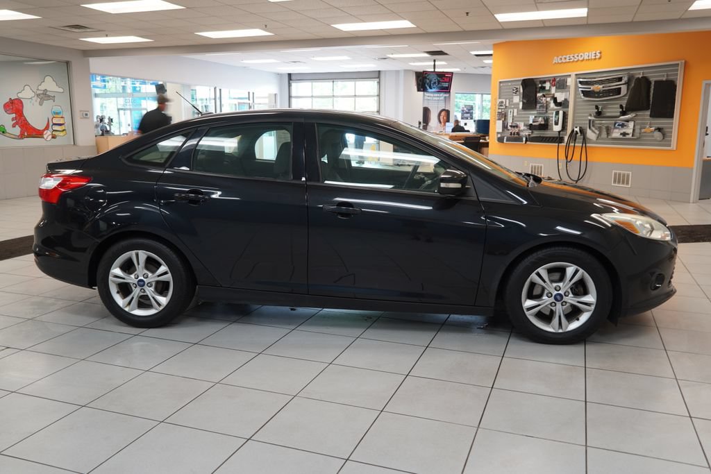 Used 2014 Ford Focus SE w/ SE Winter Package FWD image 13