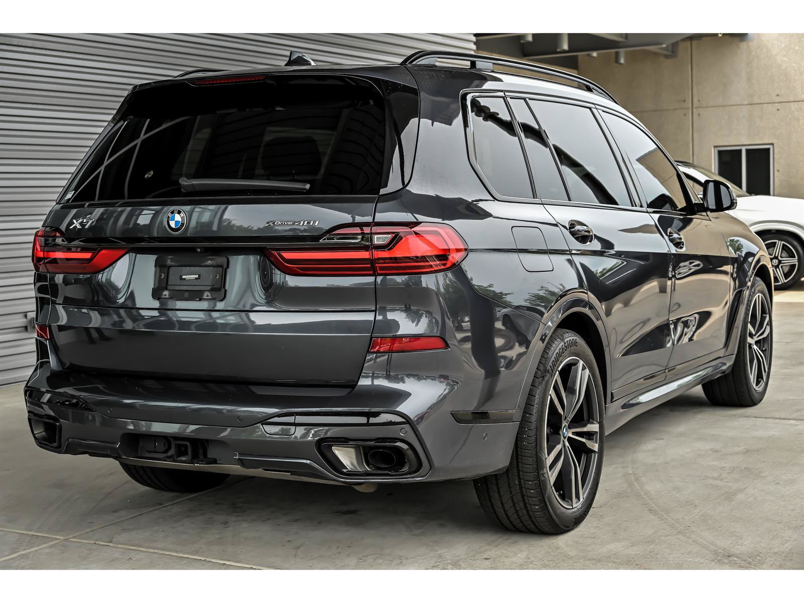 Used 2022 BMW X7 xDrive40i w/ M Sport Package AWD/4WD image 8