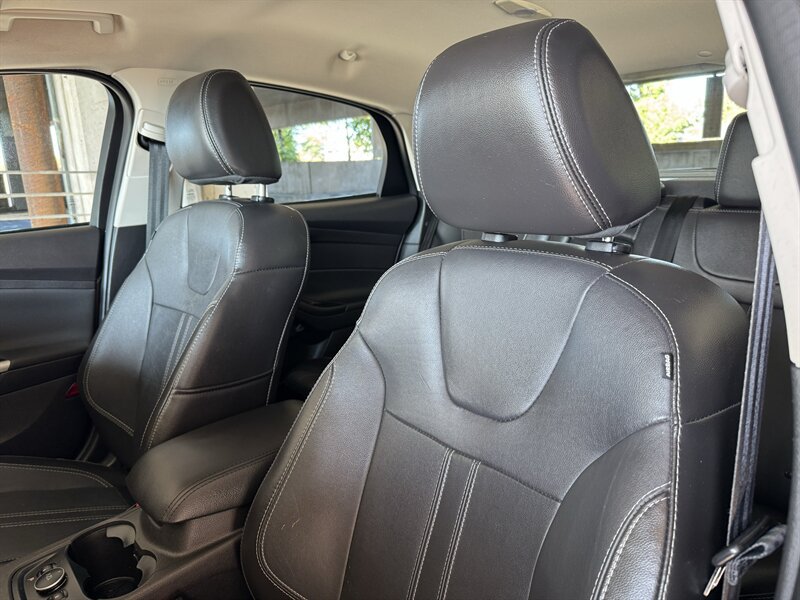 Used 2014 Ford Focus SE w/ Equipment Group 201A FWD image 12