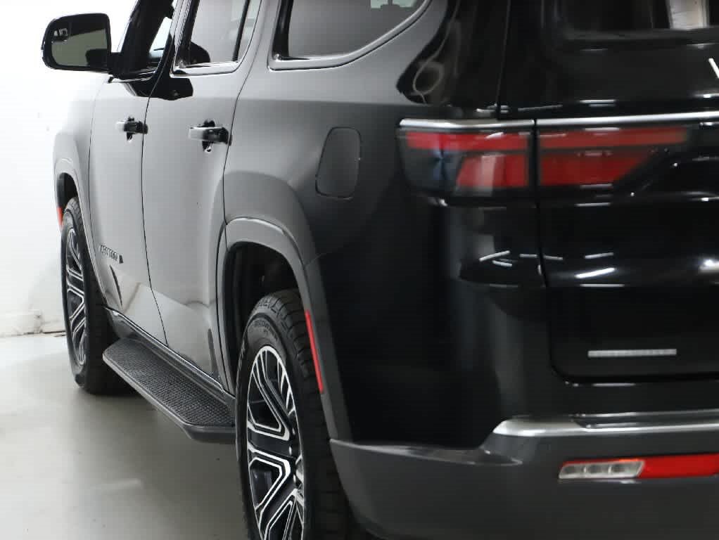 Used 2022 Jeep Wagoneer Series III AWD/4WD image 40