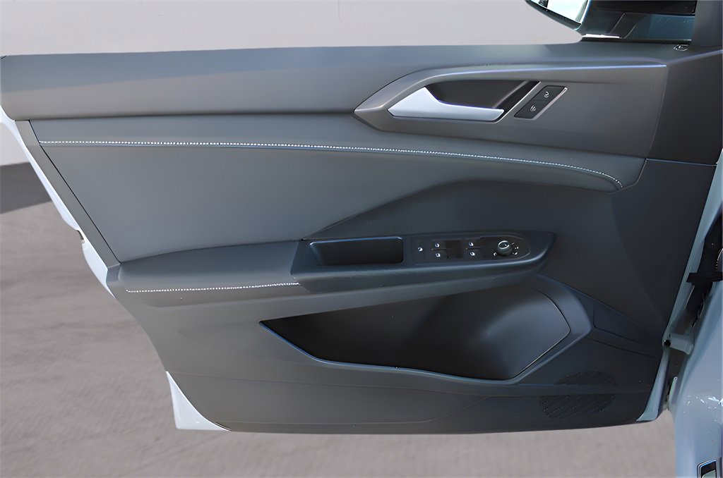 Used 2025 Volkswagen Taos SE image 23