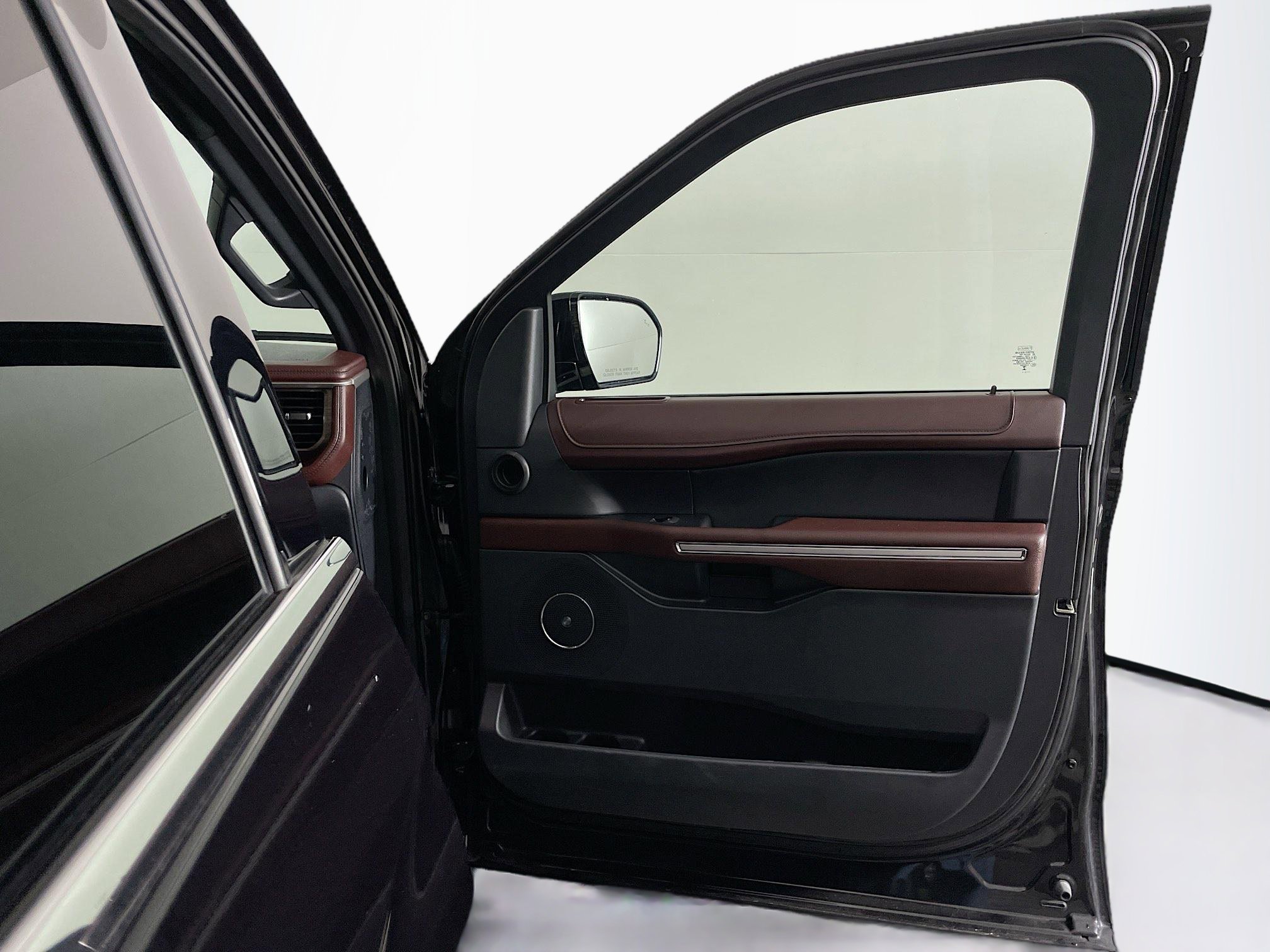 Used 2024 Ford Expedition Limited image 35