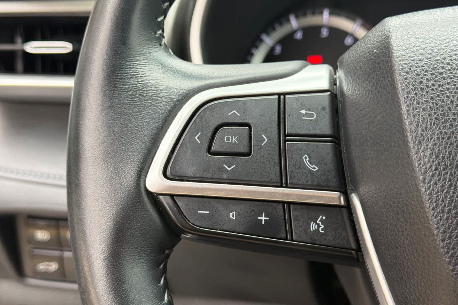 Used 2023 Toyota Highlander XLE AWD/4WD image 26