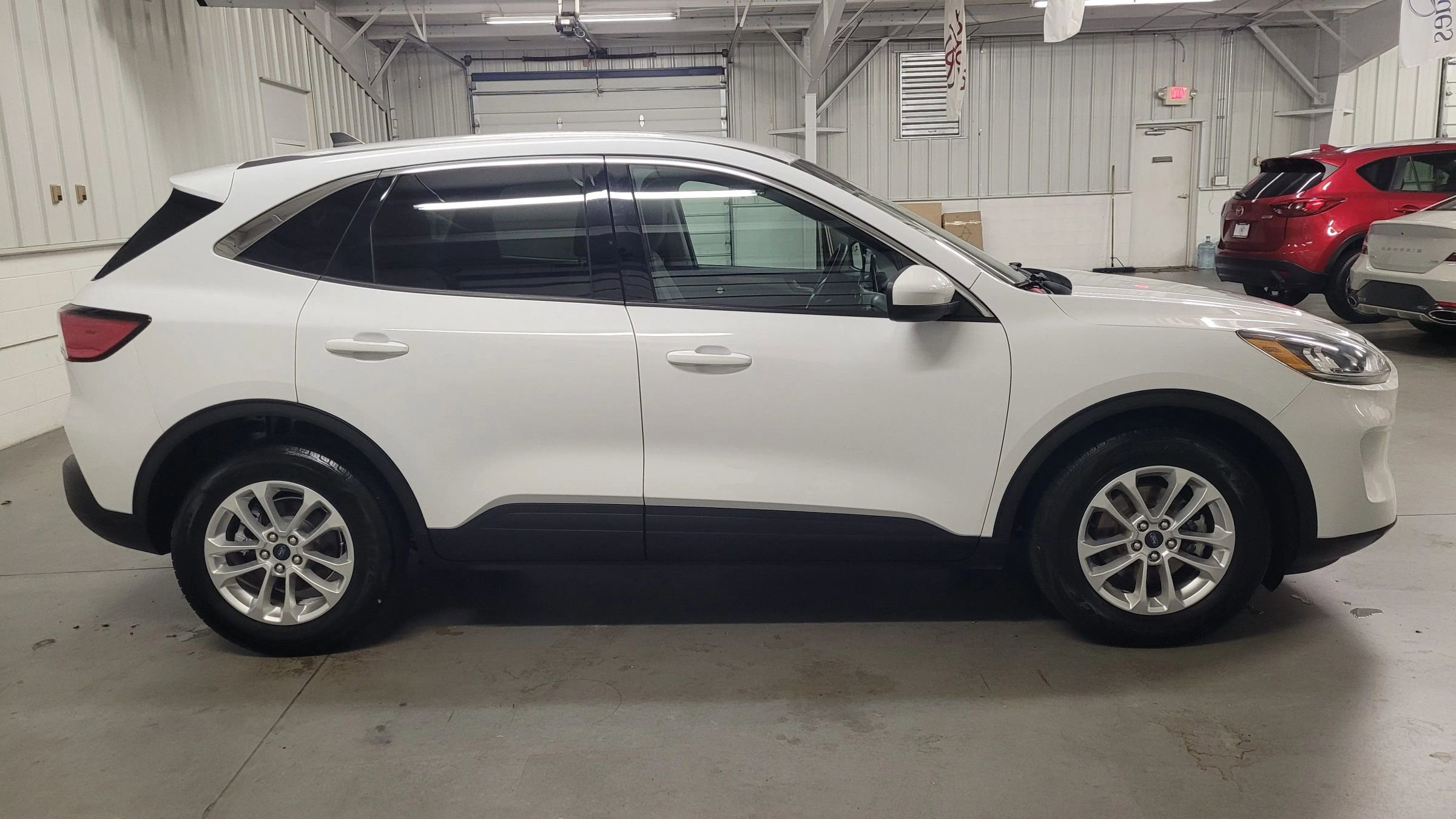 Used 2021 Ford Escape SE FWD image 9