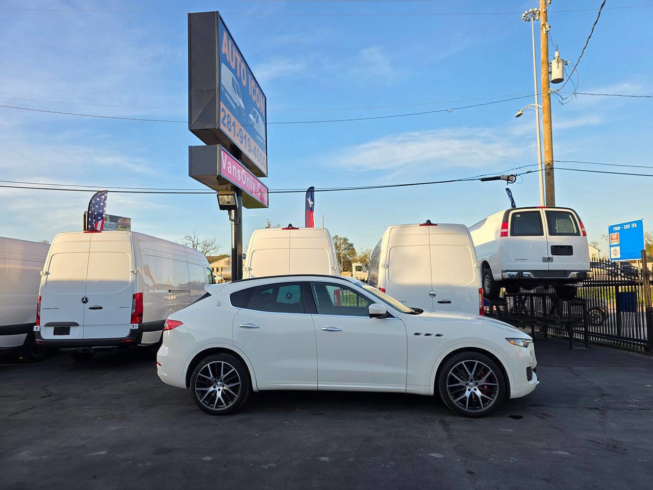 Used 2017 Maserati Levante S image 3