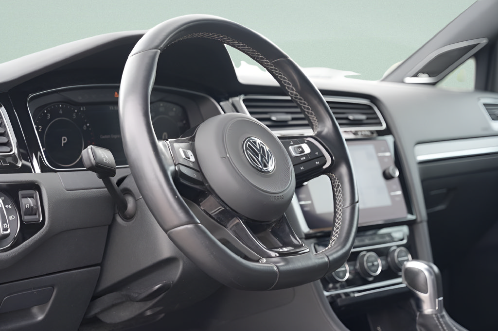 Used 2019 Volkswagen Golf R 4-Door AWD/4WD image 24