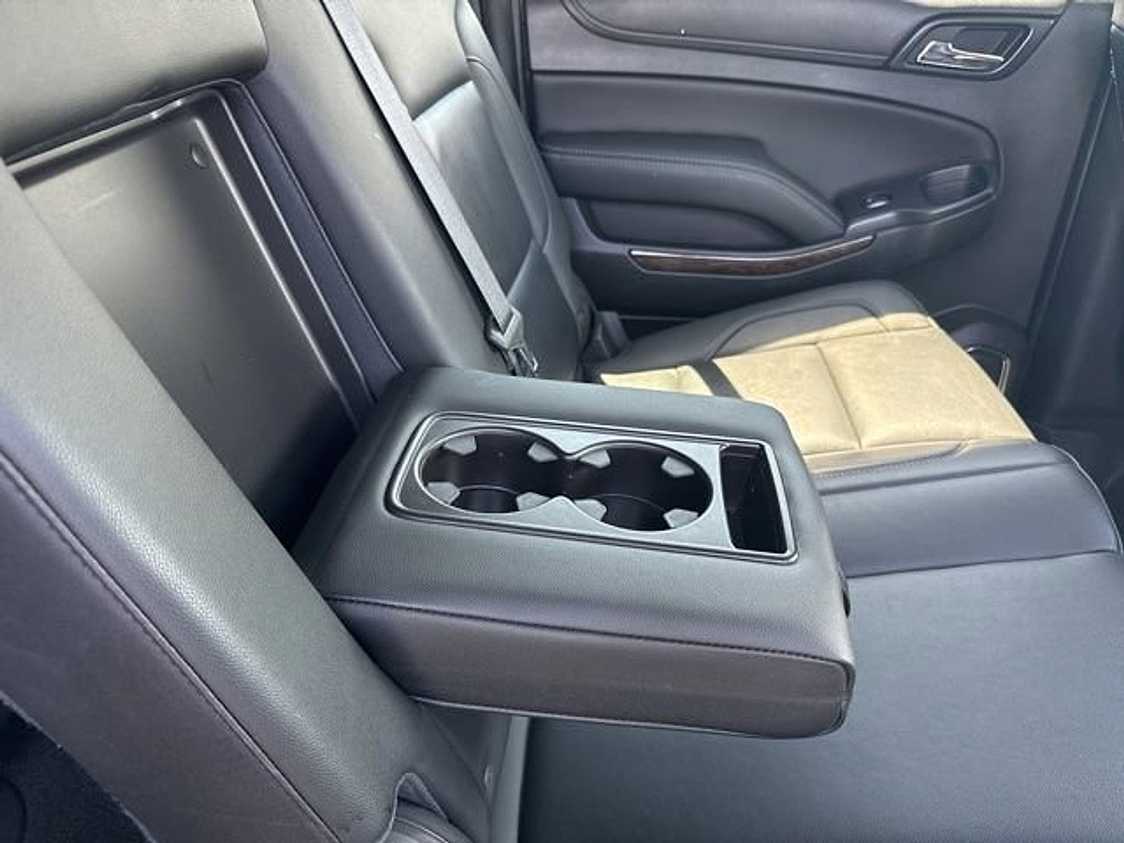 Used 2018 Chevrolet Suburban LT AWD/4WD image 27