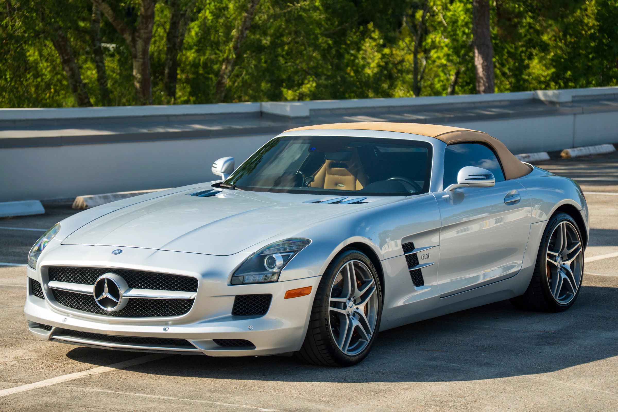 Used 2012 Mercedes-Benz SLS AMG Roadster image 5