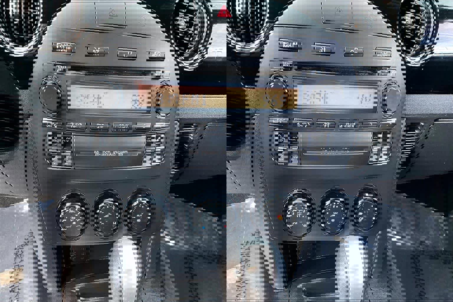 Used 2006 MAZDA MX-5 Miata Sport image 26