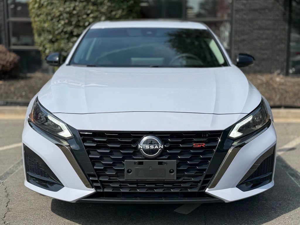Used 2023 Nissan Altima 2.0 SR FWD image 3